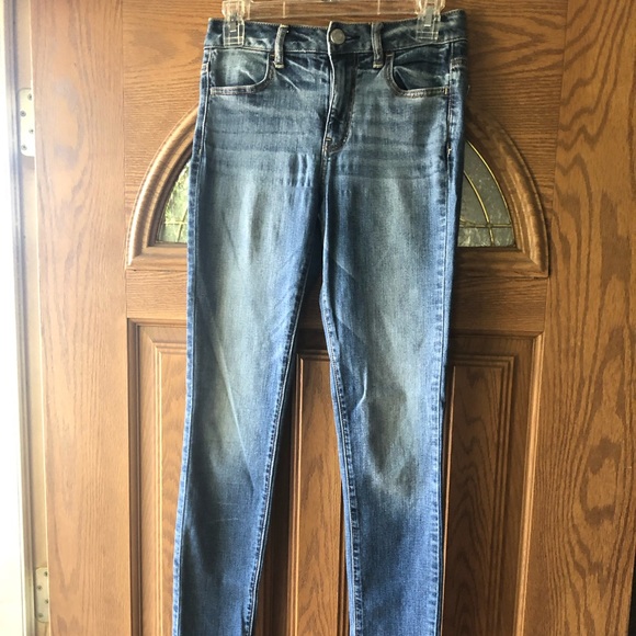 American Eagle Outfitters Denim - American Eagle Hi-Rise Jegging, super stretch. Size 2 XL Medium  Wash Jeans.